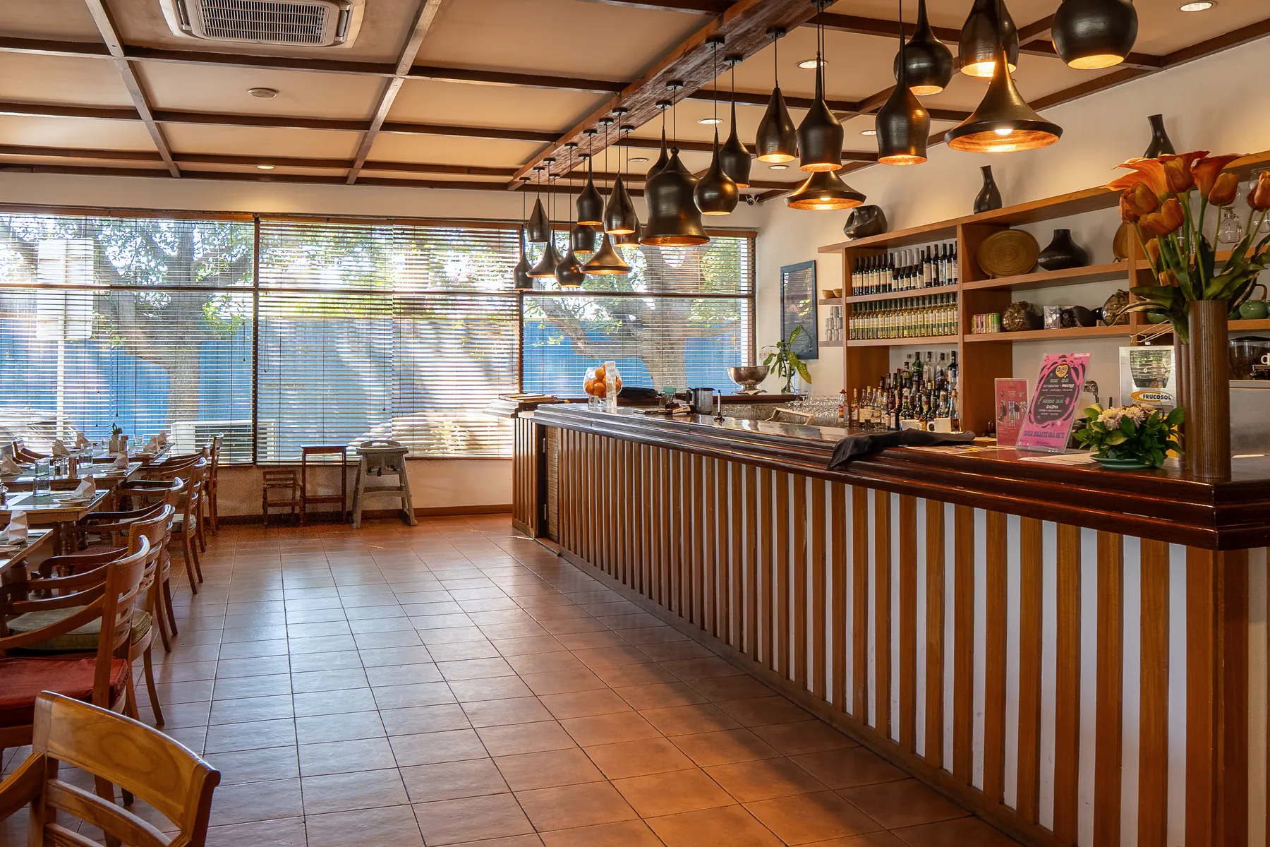 Bar Hotel Timor ho kandeiru suspensu
