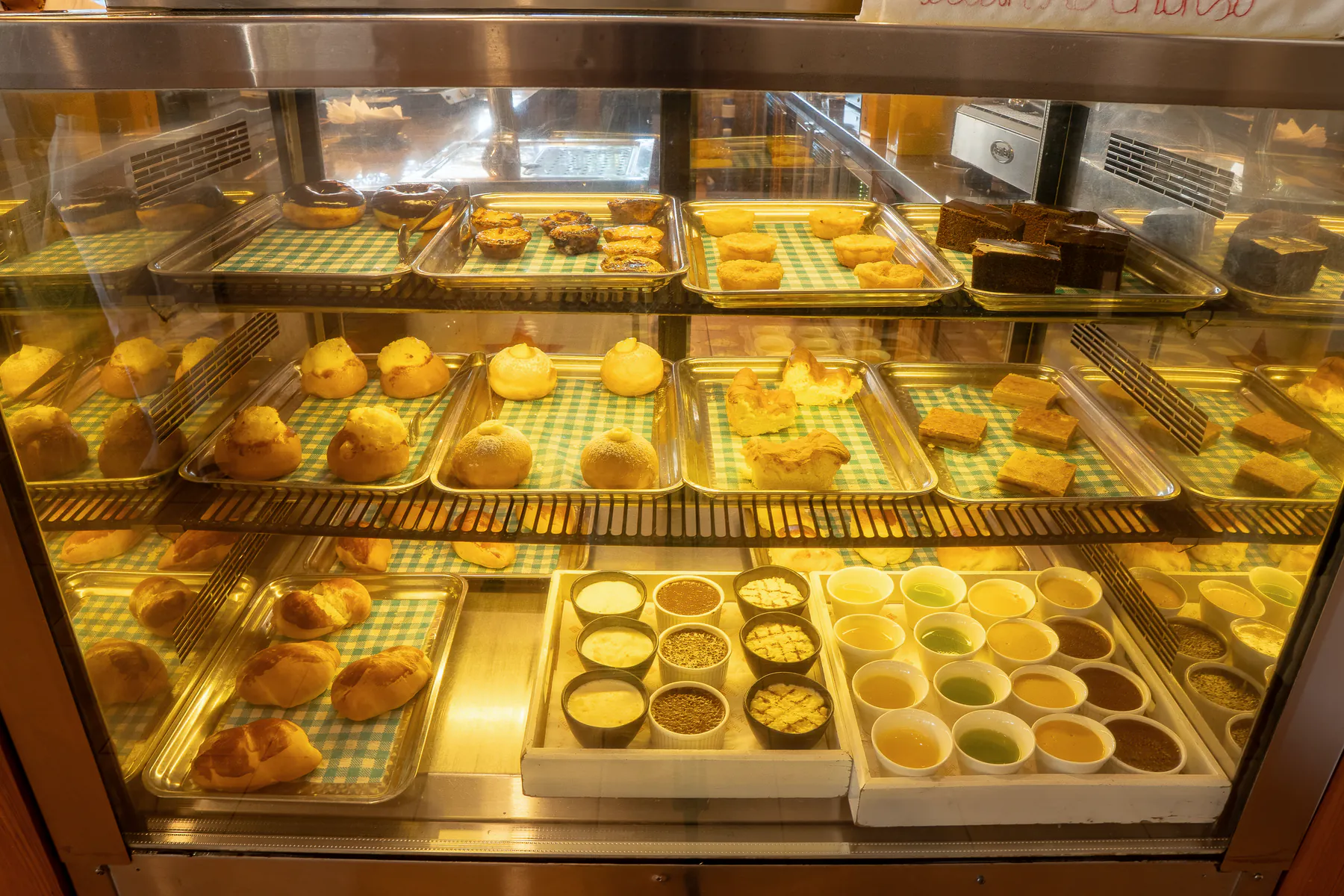Kek no pastél fresku iha kafé Hotel Timor
