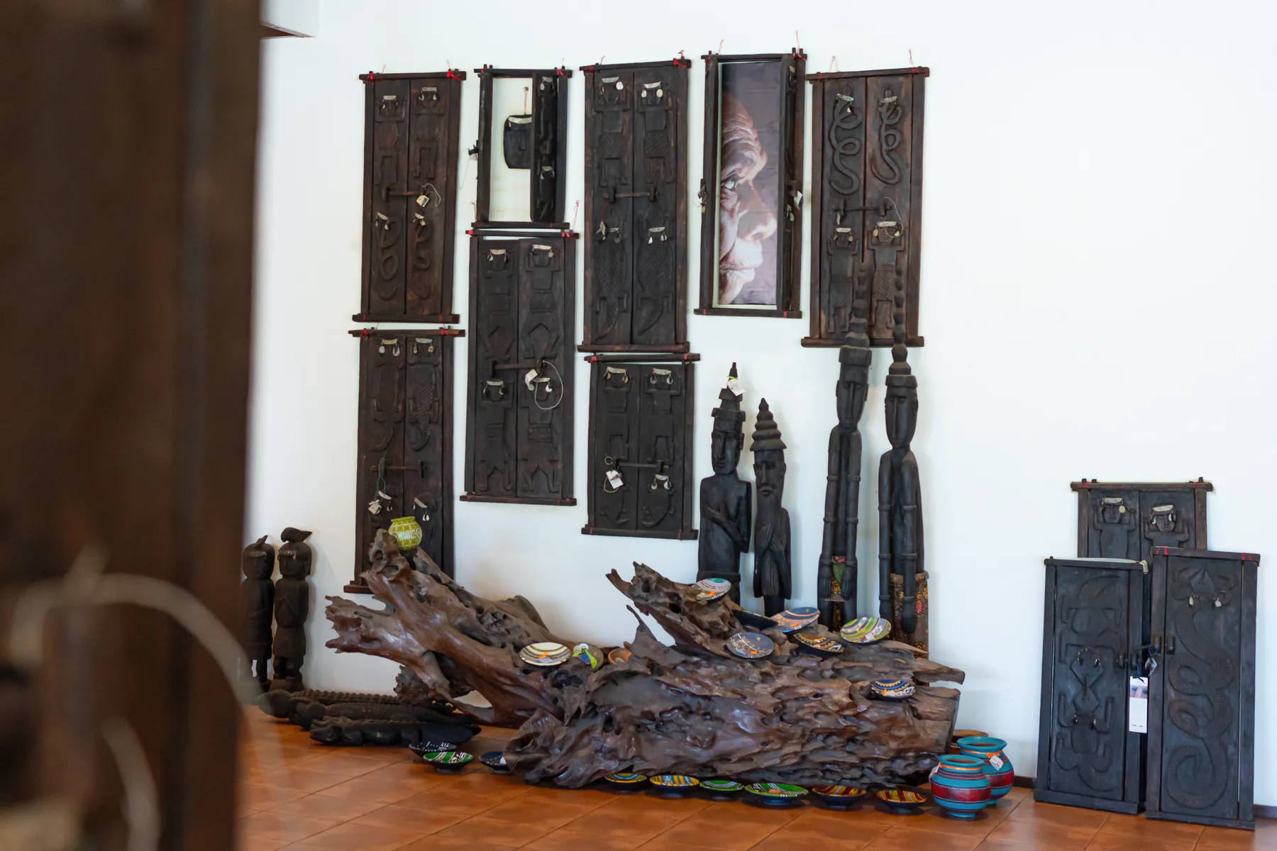 Painel no figura ai-kakulu iha resepsaun