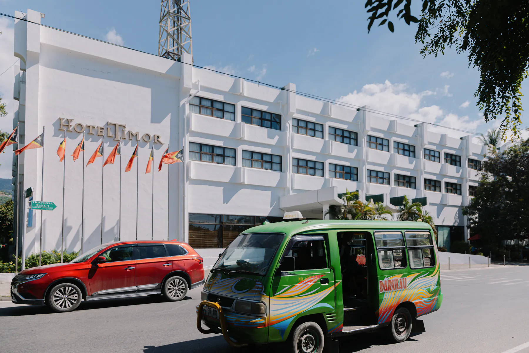 Edifísiu Hotel Timor husi avenida
